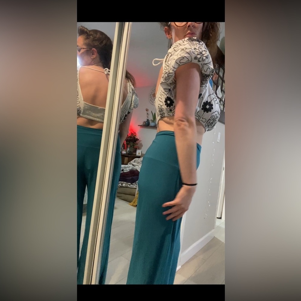 Free people crop top. Brand new purchased 11 days ago for 🏷️ $168 - Picture 9 of 14